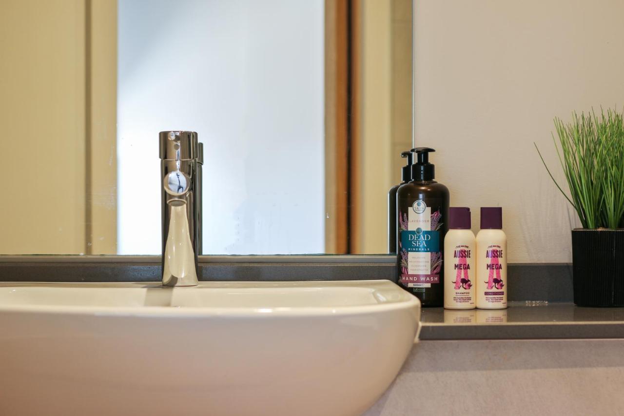 Modern 2-Bed Apartment, Free Parking, City Centre, Netflix & Pet Friendly - Hosted By Stay Host Save Sheffield Exteriör bild